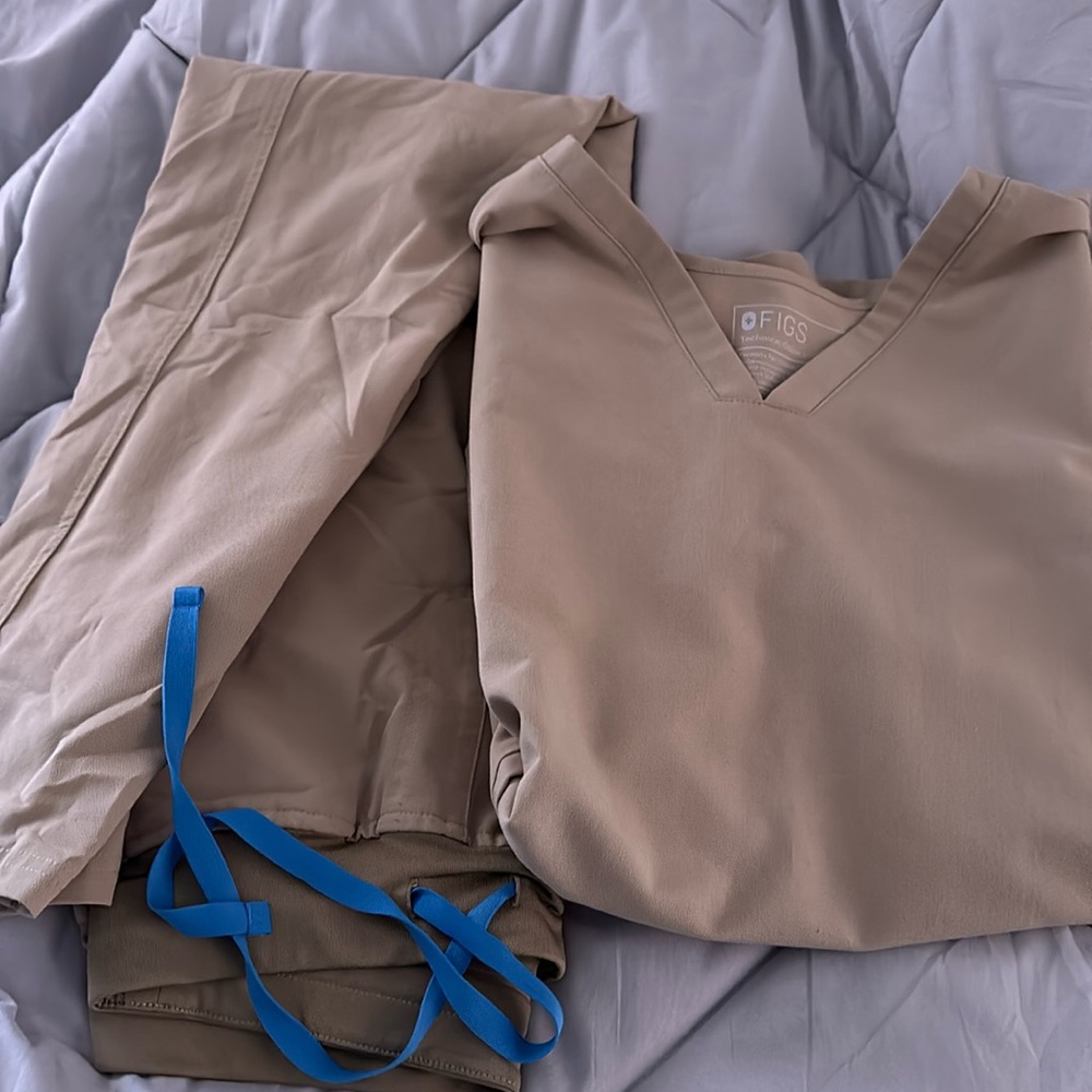 Tan figs scrubs size large